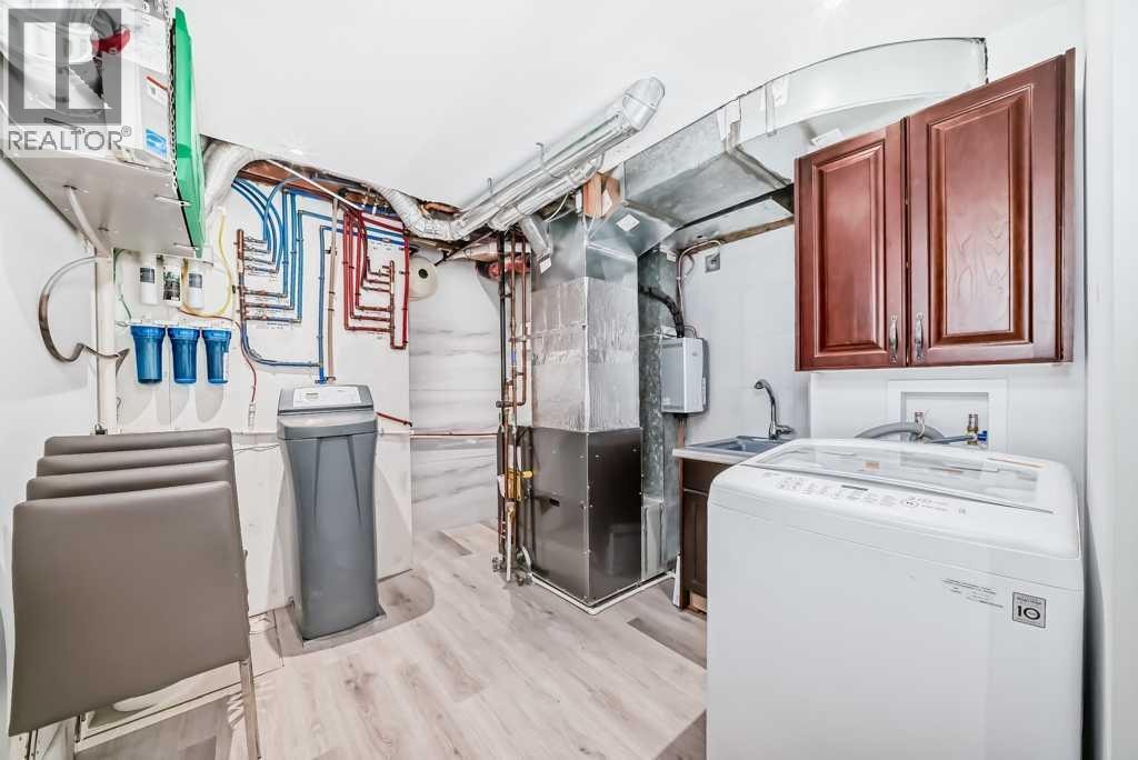 256 Riverside Mews SE — photo 48