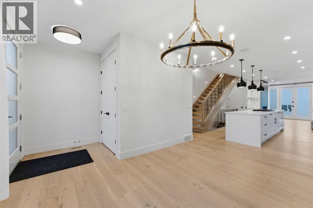 631 55 Avenue SW — photo 4