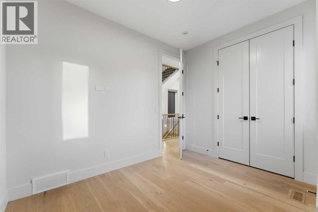 631 55 Avenue SW — photo 26
