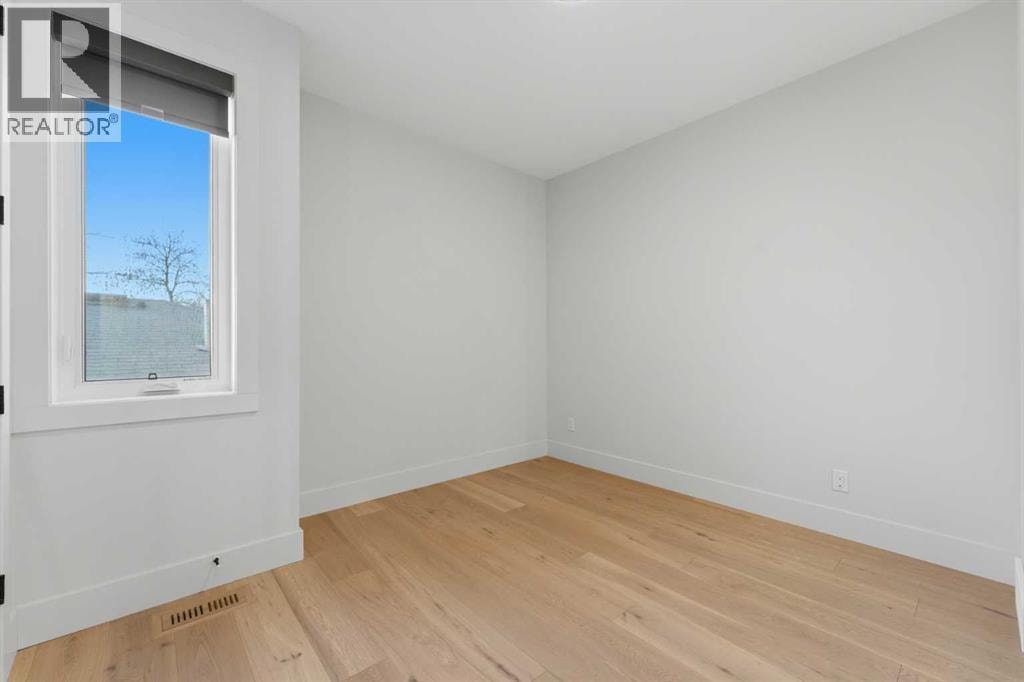 631 55 Avenue SW — photo 27