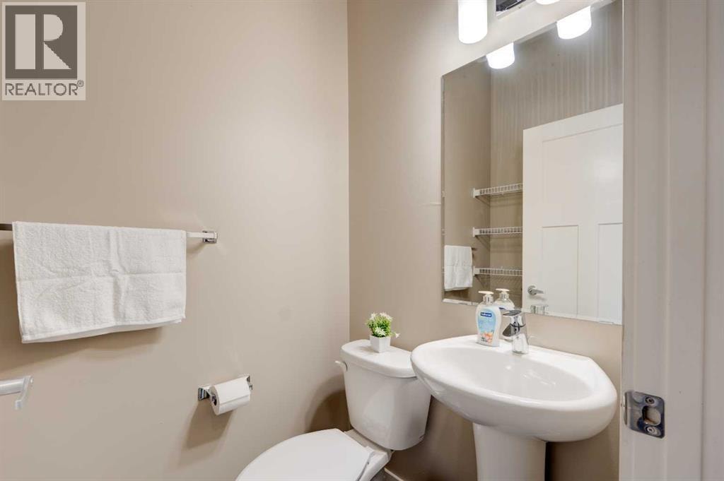 558 Evanston Manor NW — photo 6