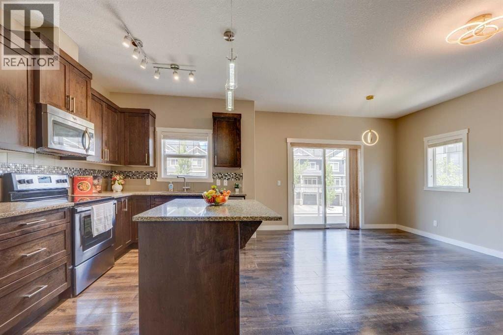 558 Evanston Manor NW — photo 9