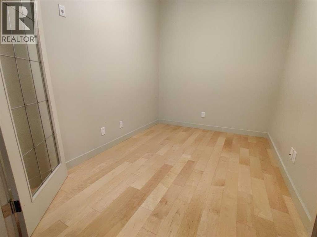 204, 830 Centre Avenue NE — photo 23