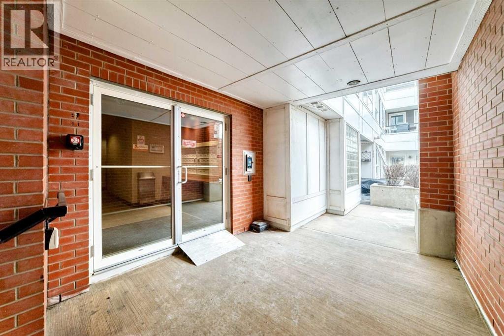 204, 830 Centre Avenue NE — photo 32