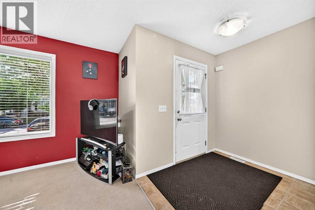 18 Taralake Gardens NE — photo 3