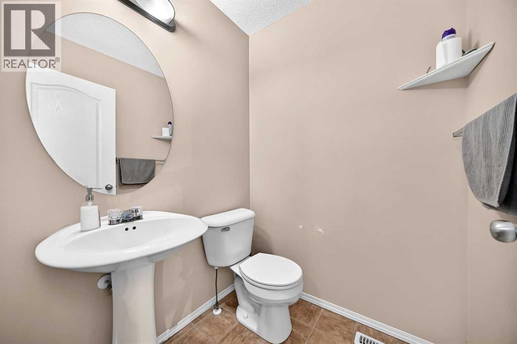 18 Taralake Gardens NE — photo 5