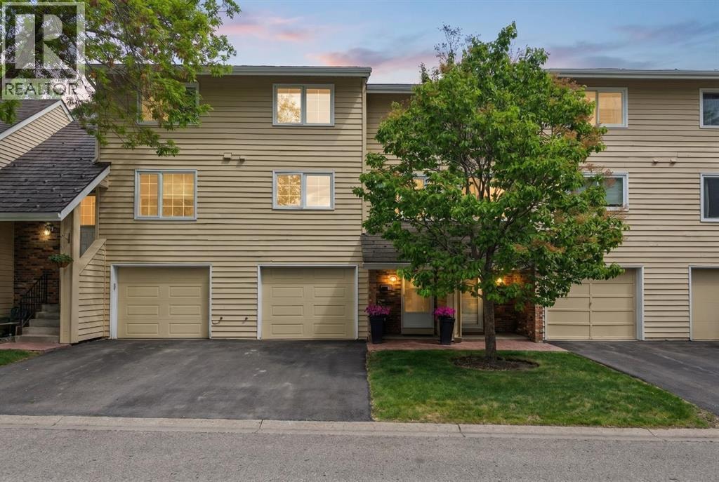 322 Point Mckay Gardens NW — photo 1