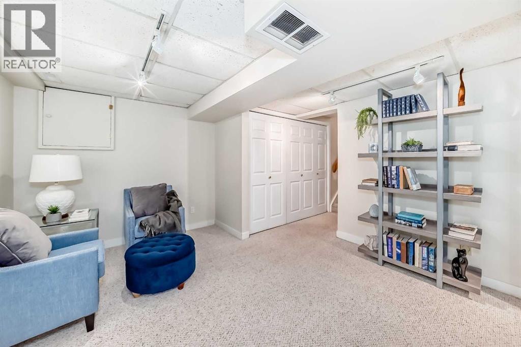 322 Point Mckay Gardens NW — photo 26