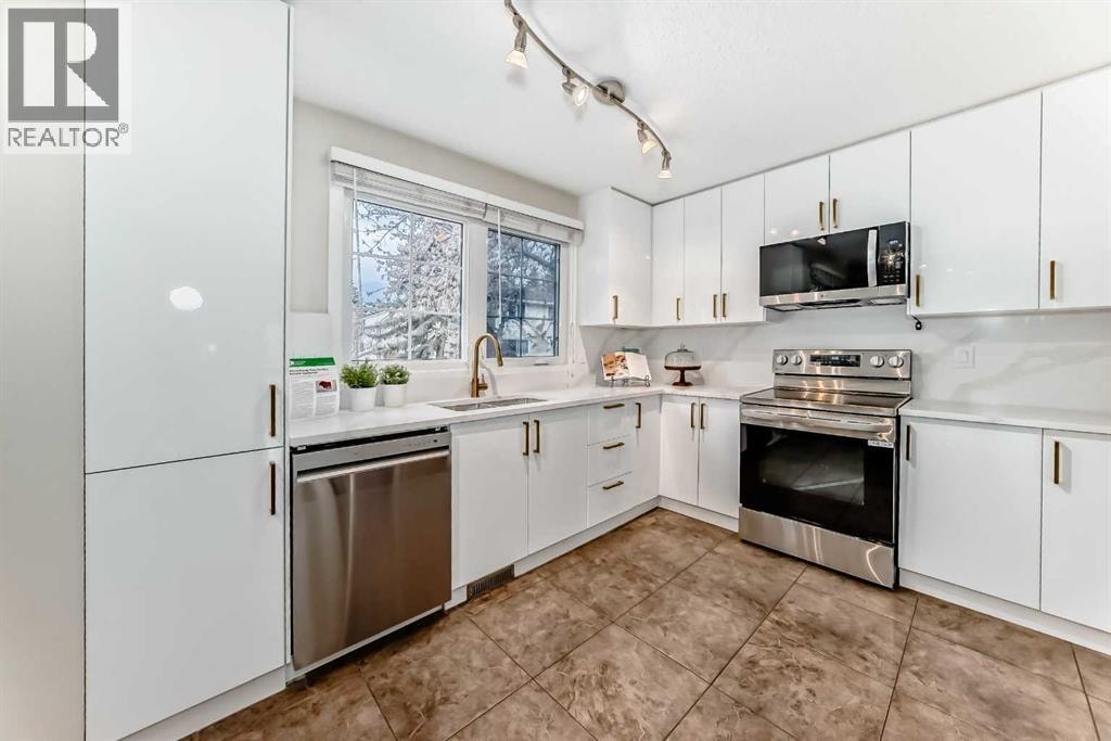 322 Point Mckay Gardens NW — photo 10