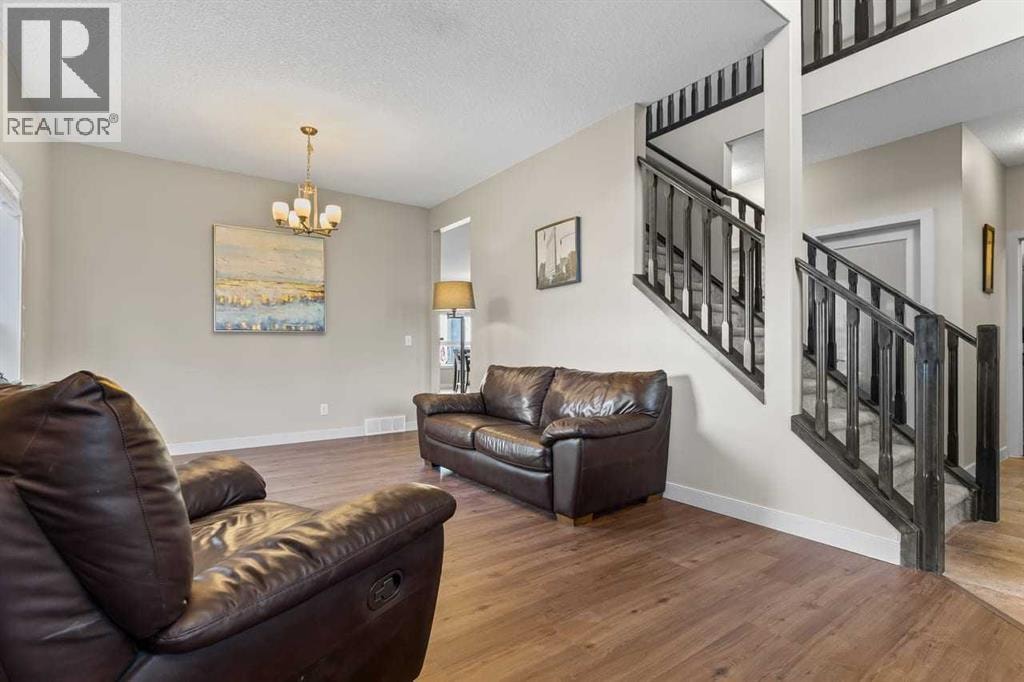 38 Everhollow Green SW — photo 6