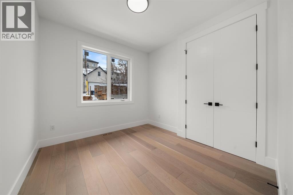 1907 28 Avenue SW — photo 14