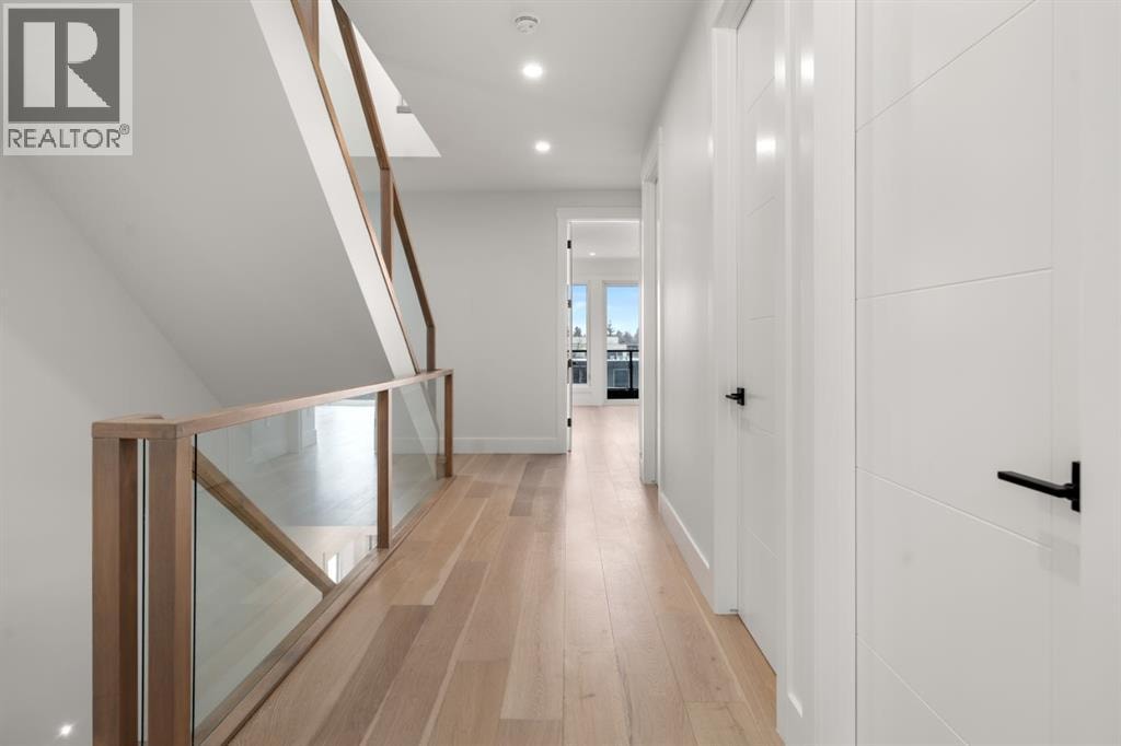 1907 28 Avenue SW — photo 7