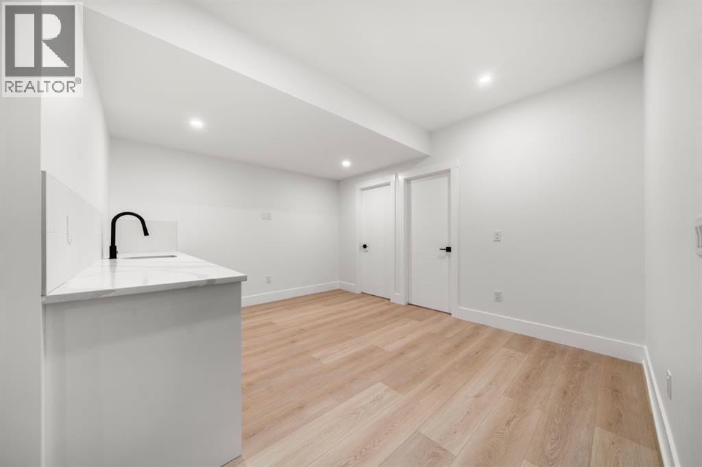 1907 28 Avenue SW — photo 19