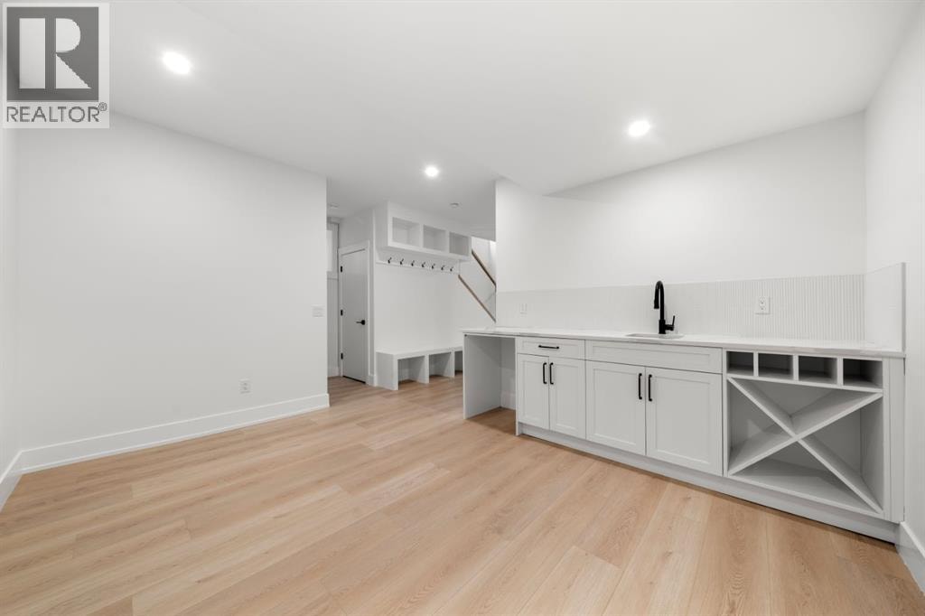 1907 28 Avenue SW — photo 20