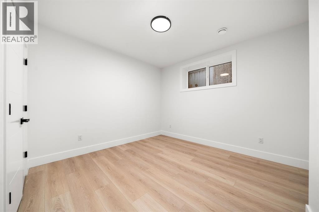 1907 28 Avenue SW — photo 21