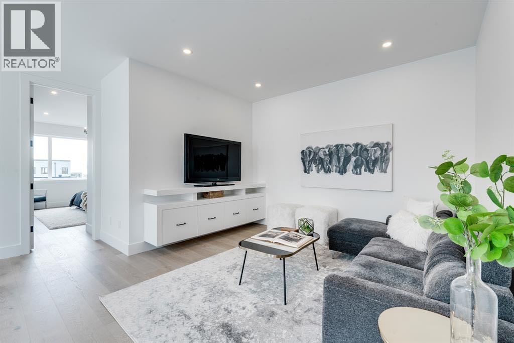 640 37 Street SW — photo 10