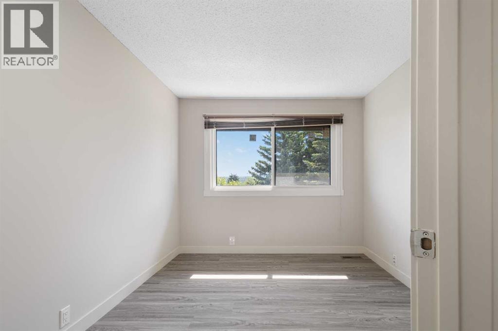 50, 5019 46 Avenue SW — photo 18