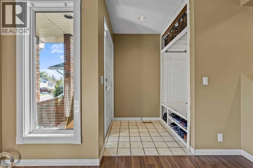 34 Elk Hill SE — photo 3