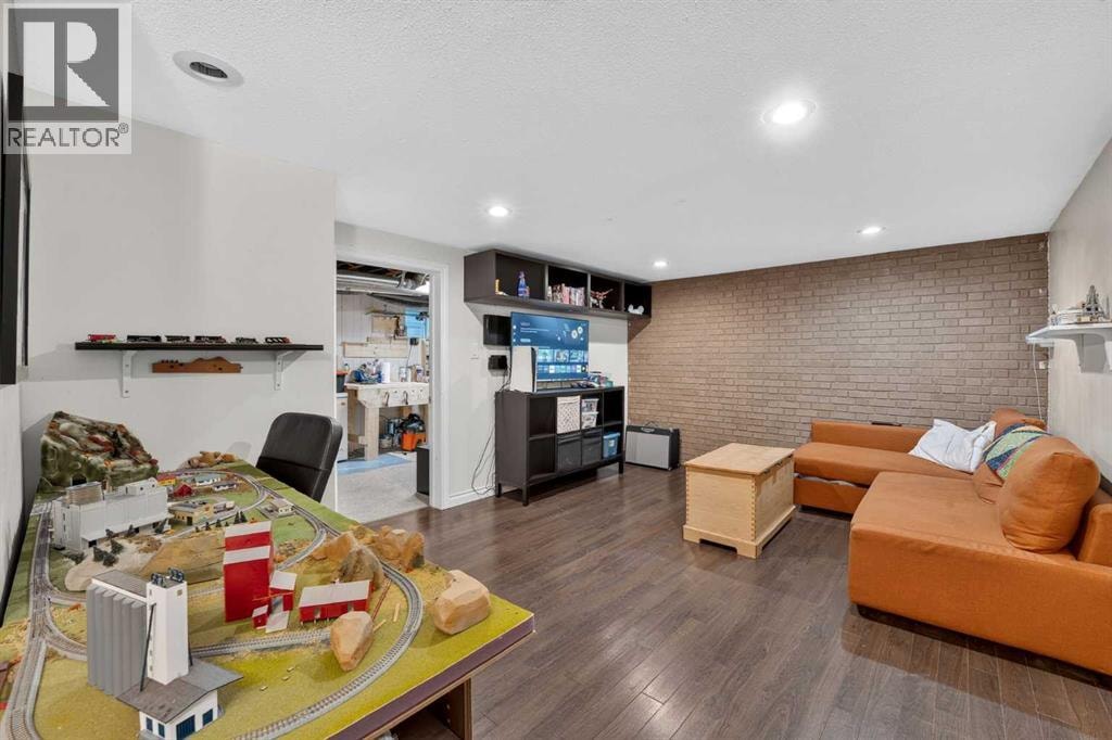 624 Regal Park NE — photo 19