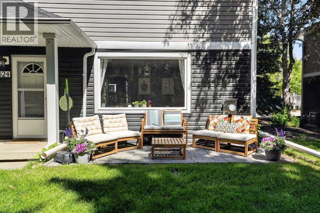 624 Regal Park NE — photo 2