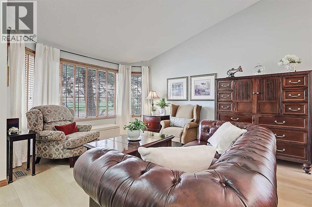 42 Sundown Close SE — photo 2