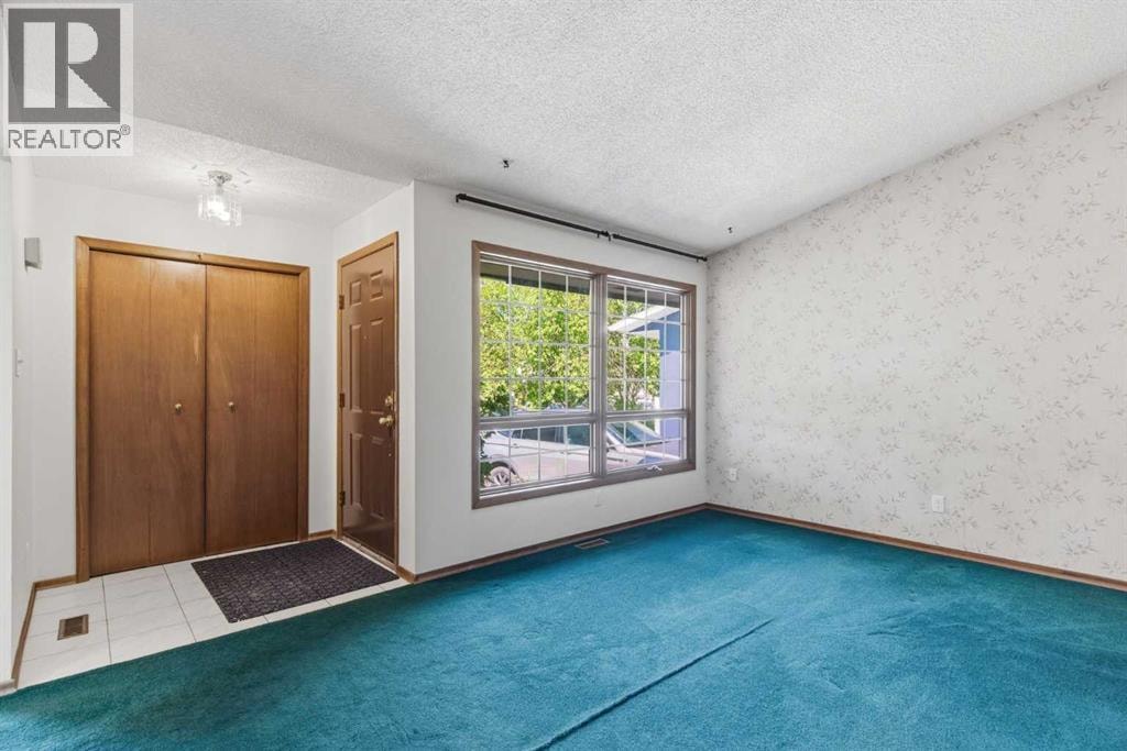 19 Templevale Way NE — photo 4