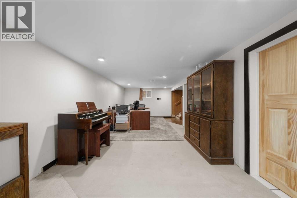 2219 41 Street SE — photo 13