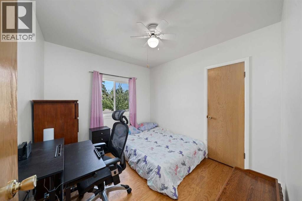 2219 41 Street SE — photo 11