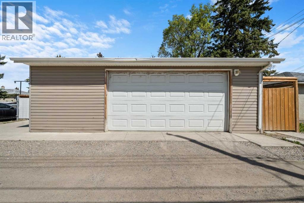 2219 41 Street SE — photo 21