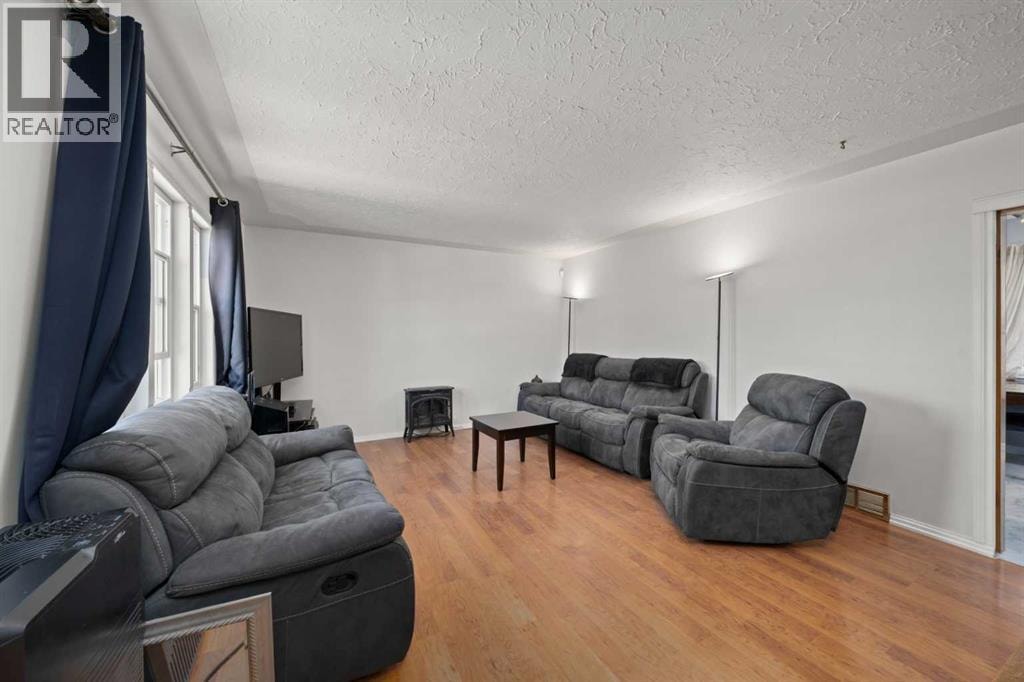2219 41 Street SE — photo 2