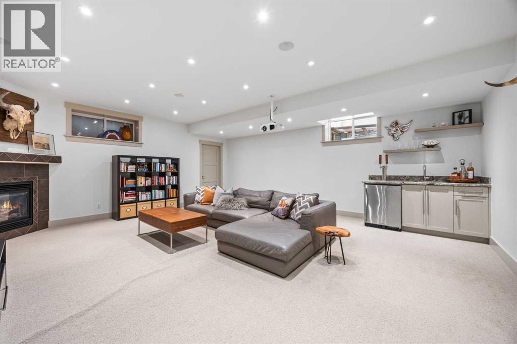 211 32 Avenue NW — photo 40