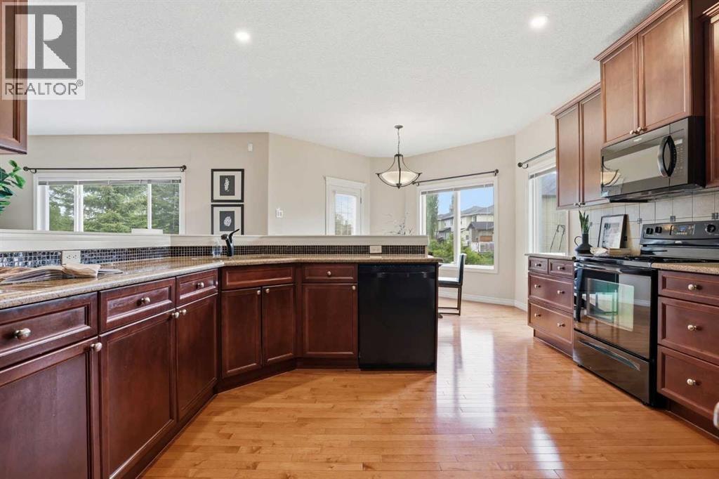 18 Drake Landing Crescent — photo 7
