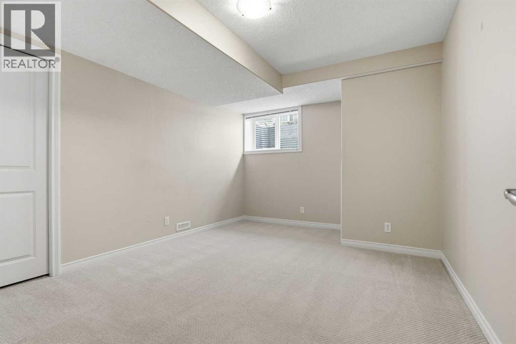 18 Drake Landing Crescent — photo 39