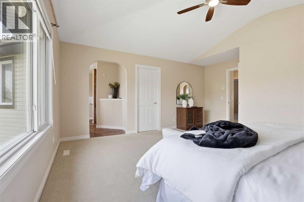 18 Drake Landing Crescent — photo 23