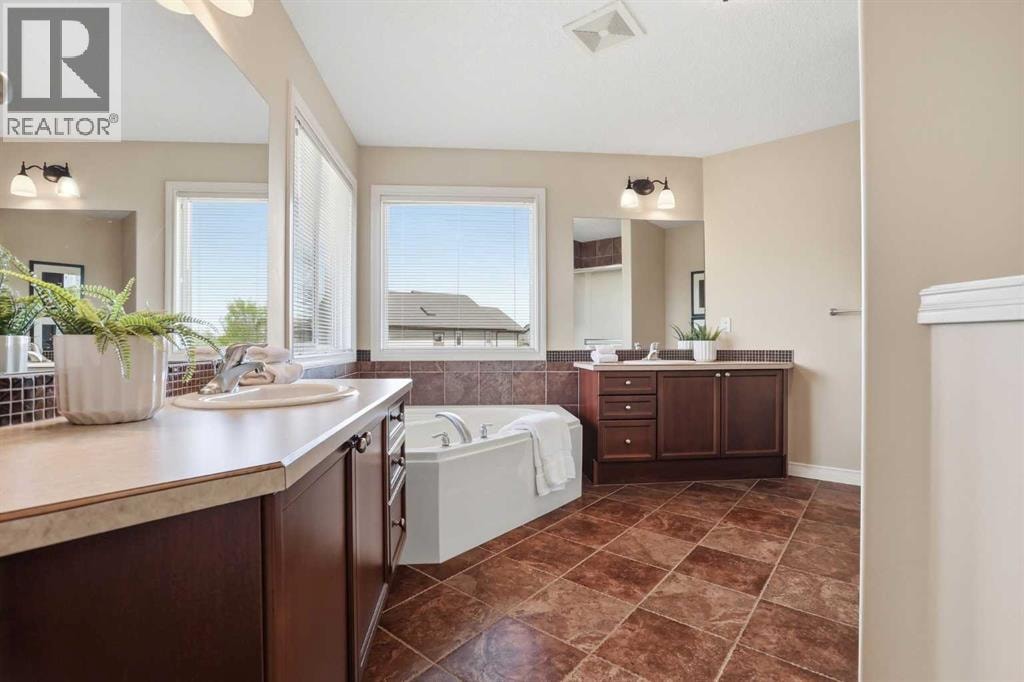 18 Drake Landing Crescent — photo 31