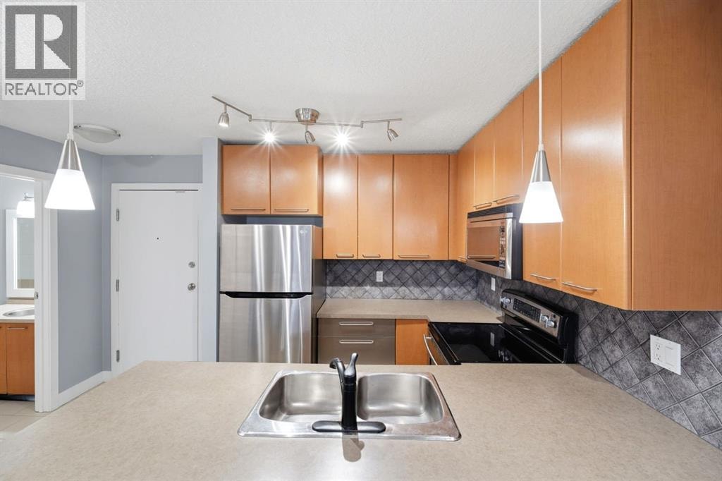 426, 35 Richard Court SW — photo 8
