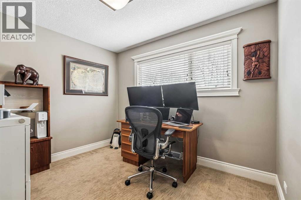 315 45 Avenue SW — photo 20