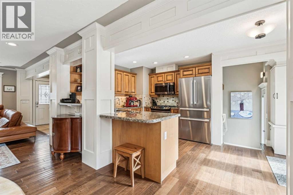 315 45 Avenue SW — photo 10