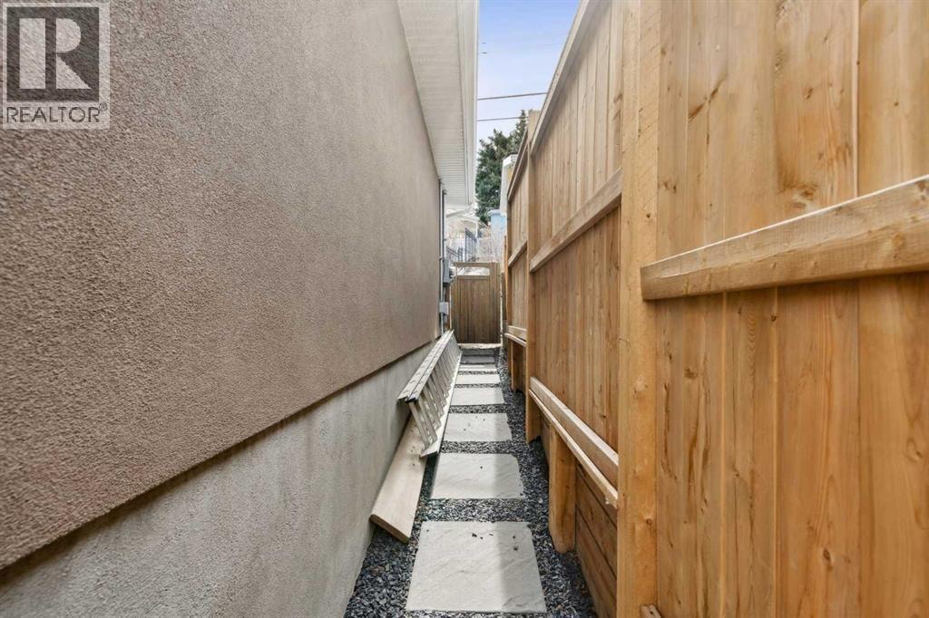 315 45 Avenue SW — photo 41