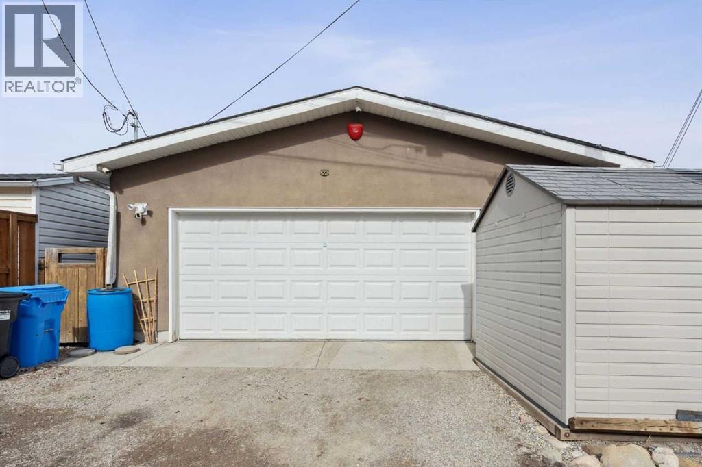 315 45 Avenue SW — photo 43