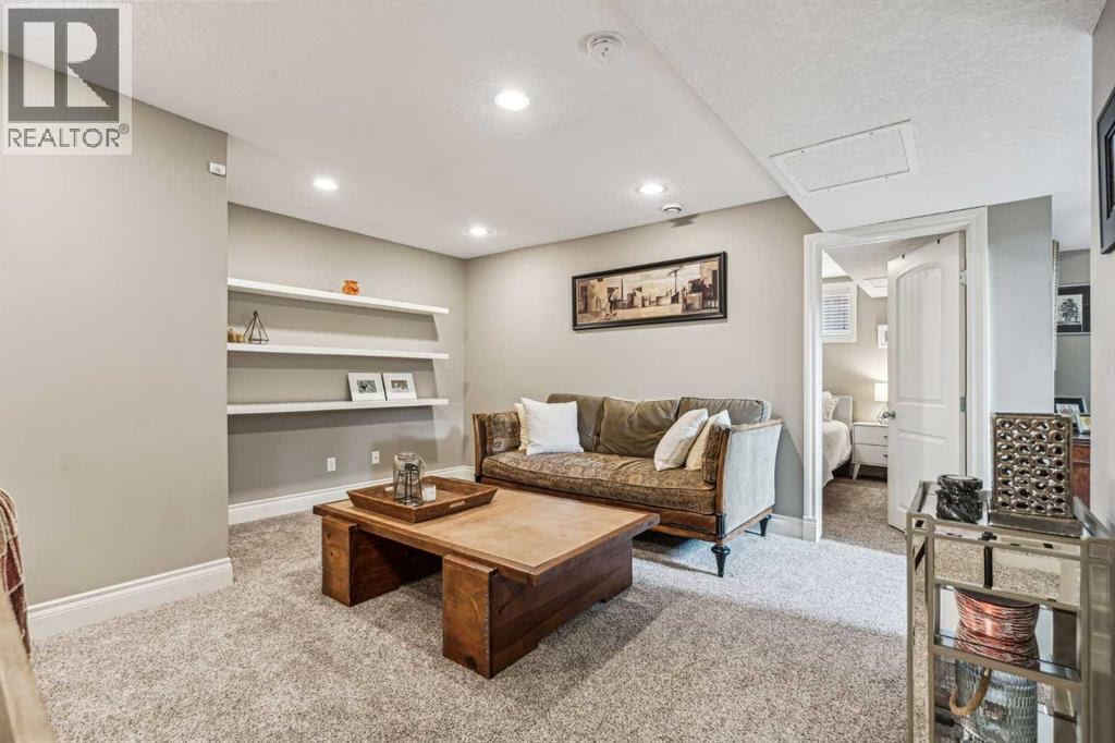 315 45 Avenue SW — photo 23