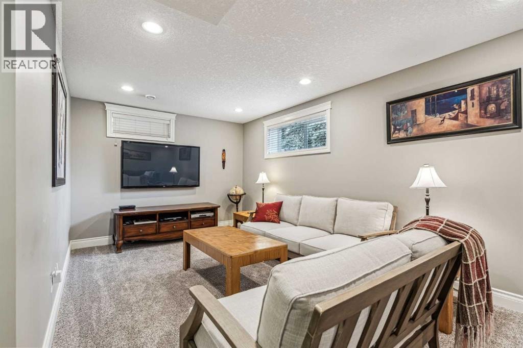 315 45 Avenue SW — photo 26