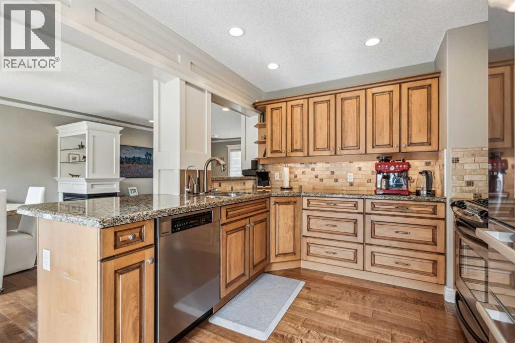 315 45 Avenue SW — photo 13