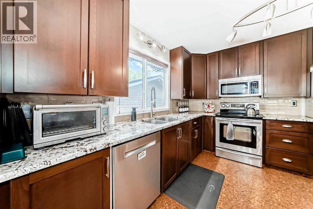 1319 104 Avenue SW — photo 4