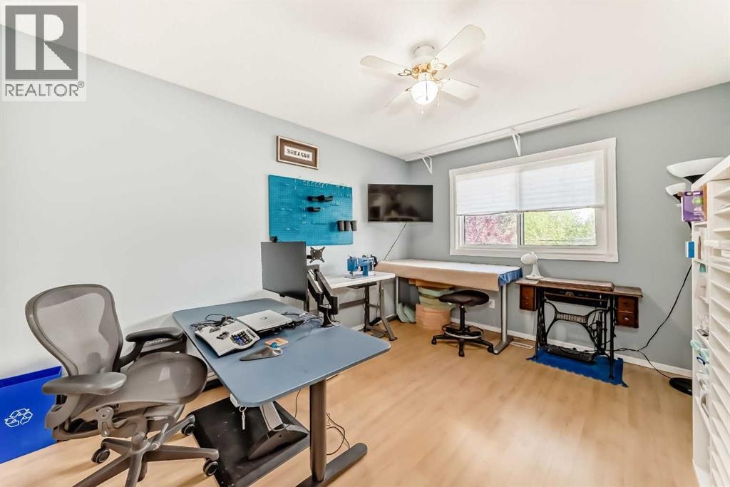 1319 104 Avenue SW — photo 10
