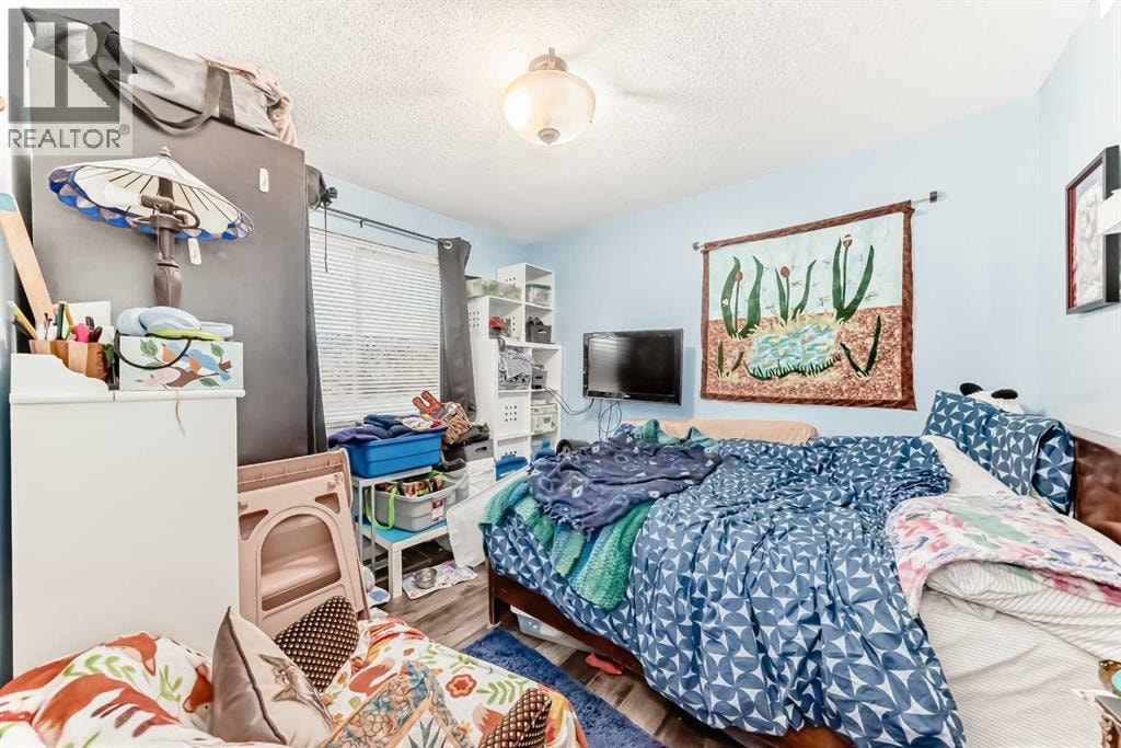 1319 104 Avenue SW — photo 13
