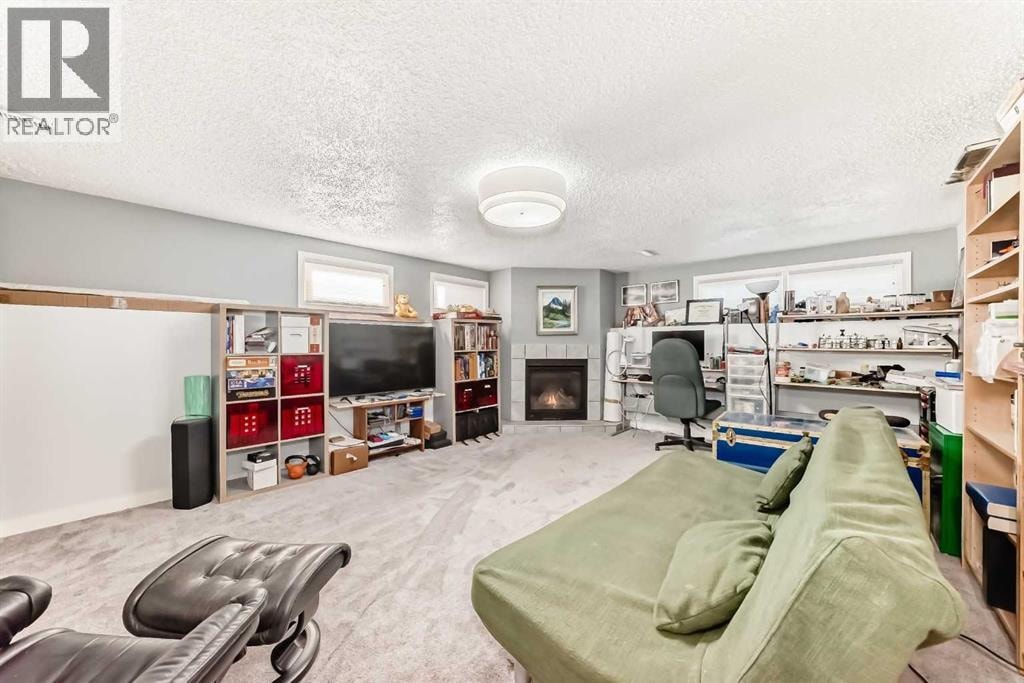 1319 104 Avenue SW — photo 17