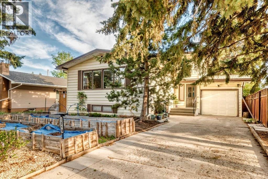 1319 104 Avenue SW — photo 1