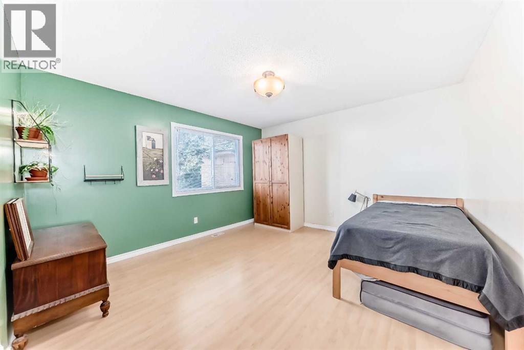 1319 104 Avenue SW — photo 12