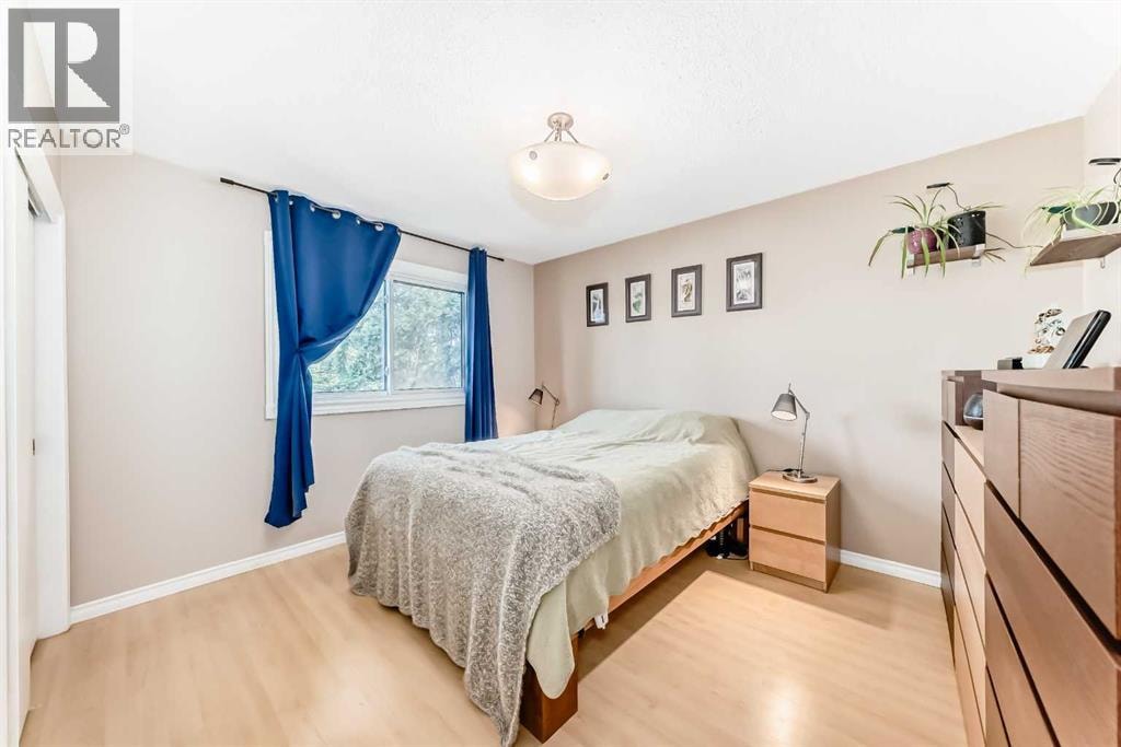 1319 104 Avenue SW — photo 9
